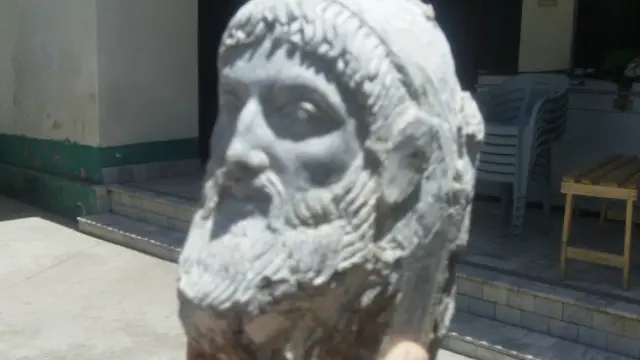 سنگ تراشی کی تاریخ لاکھوں سال پرانی بتائی جاتی ہے تاہم پاکستان میں اب یہ فن معدومیت کا شکار ہے