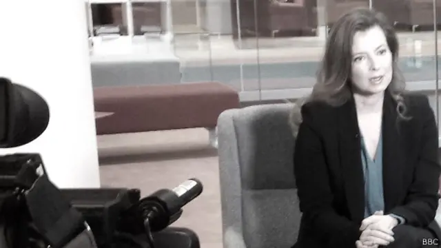 VT : "Il a été capable de montrer beaucoup d’amour au début de notre histoire. C’est sans doute même l’homme qui m’a le plus aimée, en tous cas qui me l’a montré le plus. Il a été capable de beaucoup comme il a été capable du pire. De mettre fin à une relation aussi brutalement et avec beaucoup d’indifférence".