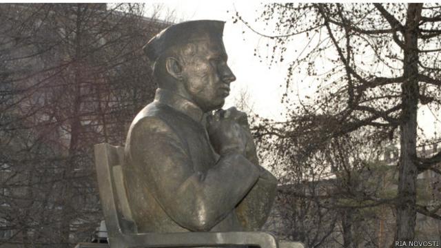 Памятник Джавахарлалу Неру в Москве