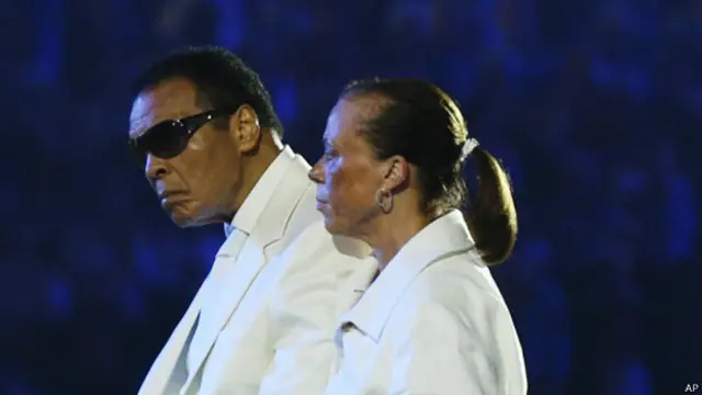 Мохаммед Али с женой Иоландой на открытии Олимпийских игр в Лондоне