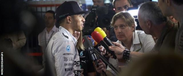 Es inevitable que Hamilton sea el centro de atracción para los medios de comunicación dada su condición de doble campeón del mundo de F1.