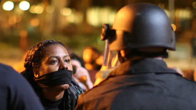 خرجت مظاهرات للاحتجاج على قرار هيئة المحلفين.