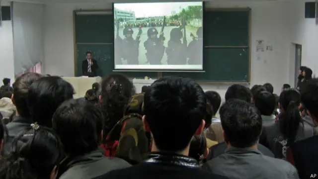 伊力哈木授课（AP， 2009年资料照片）