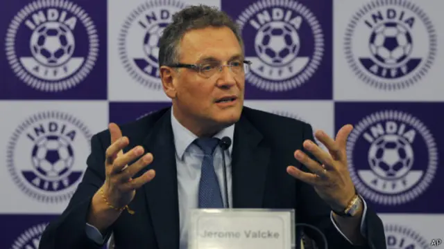 فالك يعتقد بأن الفيفا يؤدي دورا رائعا رغم أن مستقبله القريب لمكانته العالمية لن يكون مشرقا.