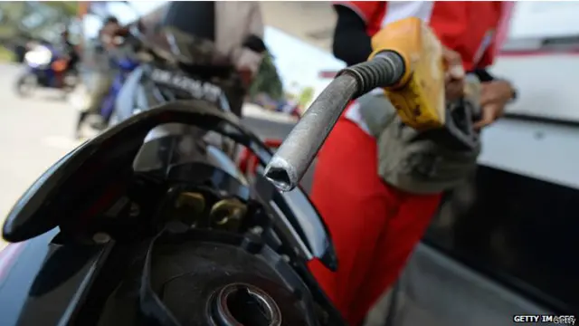 تیل کی قیمتوں میں کمی اوپیک کے کچھ ارکان کے لیے خاصا بڑا مسئلہ بن چکا ہے