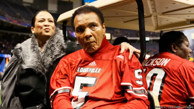 Мохаммед Али на открытии чемпионата Allstate Sugar Bowl в штате Аризона. 2013 г.