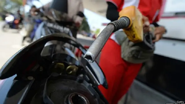 تراجع سعر النفط منذ الصيف بسبب وفرة الإمدادات العالمية وانخفاض الطلب في أوروبا وآسيا