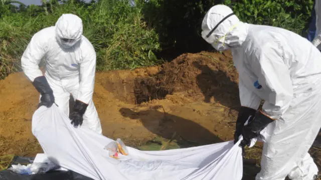 Coveiros em ação na Libéria