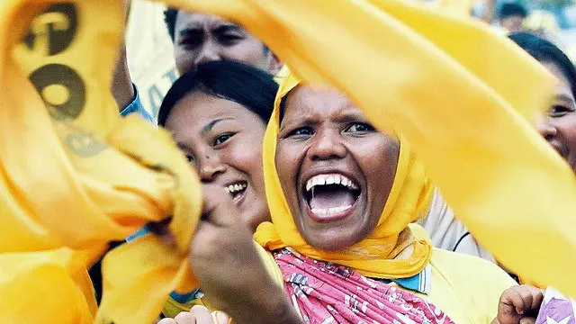 Perpecahan di tubuh Partai Golkar terjadi setelah mereka kalah dalam pemilu presiden lalu.