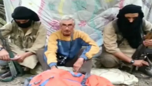 غورديل في صورة من فيديو بثه خاطفوه