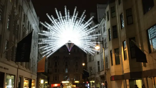 Lampu Natal di toko London
