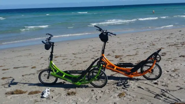 Bicicletas elípticas en la playa