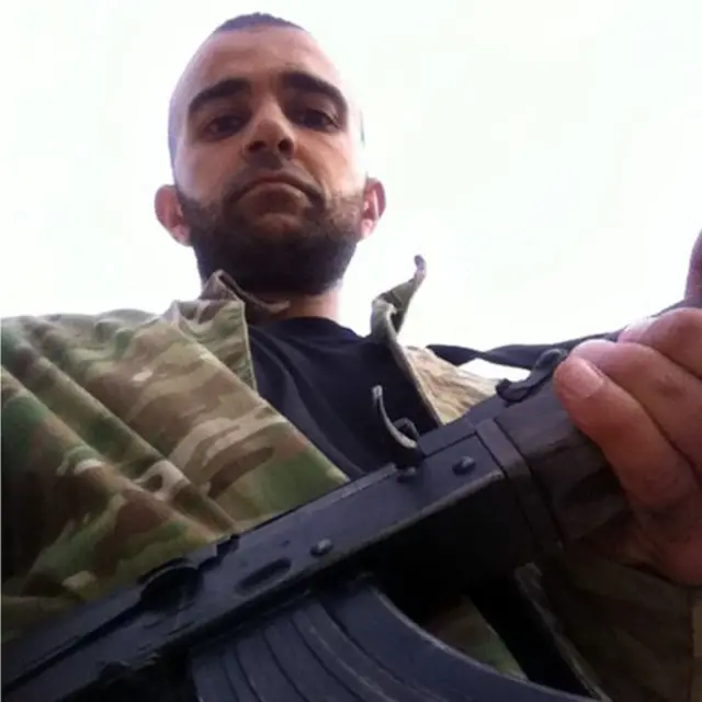 ایک ویڈیو میں دکھایا گیا ہے کہ یہ بھائی دریا پار کر کے شام میں داخل ہو رہے ہیں۔ ایک شخص ان سے پوچھتا ہے کہ کس کی حمایت کرتے ہو جس کے جواب میں یہ جواب دیتے ہیں ’جنود الشام‘