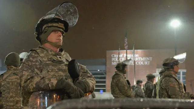 سینٹ لوئیس اور دیگر 12 شہروں میں پولیس اہلکار ڈیرن ولسن کے خلاف فردِ جرم عائد نہ ہونے پر مظاہروں کا سلسلہ شروع ہوگیا تھا