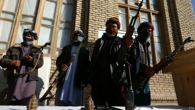 ඛාලිඩ් අයත් පක්ෂයේ නායකයින් නිරතුරුවම තාලිබාන් සටන් කරුවන්ගේ ඉලක්ක බවට පත්වූ බවයි වාර්තා වන්නේ