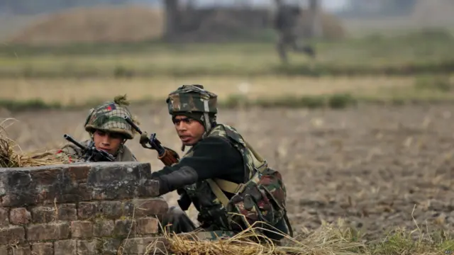 بھارتی حکام کے مطابق اس سکیٹر میں شدت پسندوں نے بھارتی فوج کے ایک خالی مورچے پر قبضہ کر لیا تھا۔