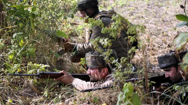 بھارت فوج اور شدت پسندوں کے درمیان یہ جھڑپ کئی گھنٹوں تک جاری رہی۔