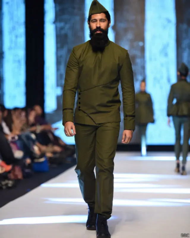 عمران راجپوت کا کہنا تھا کہ انھوں نے فوج کی وردی کے رنگوں سے متاثر ہوکر کچھ کپڑے بنائے جس میں اس بات کا خاص خیال رکھا گیا کہ ریمپ پر چلتے ہوئے فوج کی تکریم برقرار رہے۔
