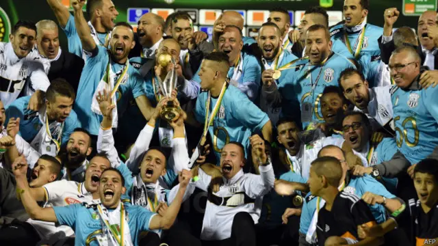 وفاق سطيف فاز بدوري أبطال أفريقيا عام 2014، ويتصدر الدوري الجزائري