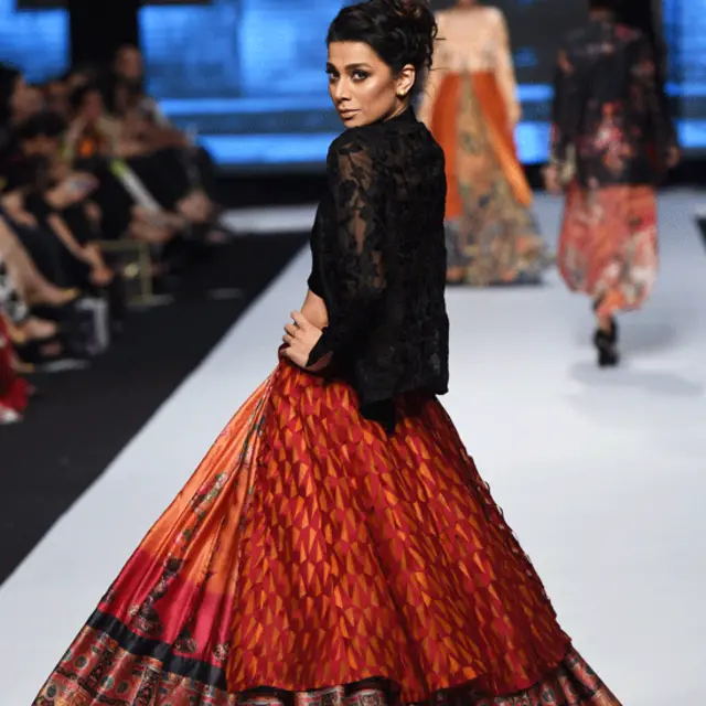 تین روز جاری رہنے والے فیشن ویک میں کُل 21 فیشن ڈیزائنرز نے ملبوسات پیش کیے۔ 