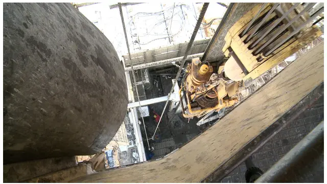 قیمت نفت در حال سقوط است و هزینه‌های استخراج روز به روز افزایش می‌یابد.