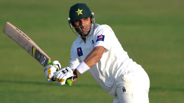  کپتان مصباح نے 15 جبکہ اسد شفیق نے 27 رنز بنائے