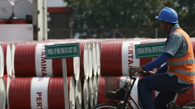 براميل من النفط