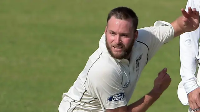 مارک کریگ نے تباہ کن بولنگ کرتے ہوئے چھ وکٹیں حاصل کیں