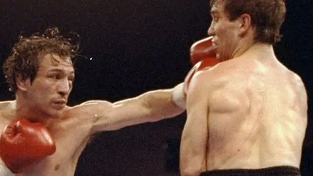 رے مانسینی کی عمر اس وقت 22 سال تھی جب ان کے مکے سے کوریائی باکسر ڈک کو کم ہلاک ہو گئے تھے