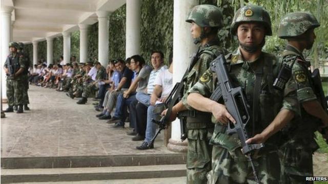 Soldados en Xinjiang.