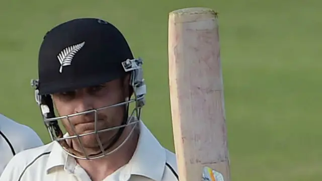 میک کلم 134 گیندوں پر 195 رنز کی جارحانہ اننگز کھیل کر آؤٹ ہوئے