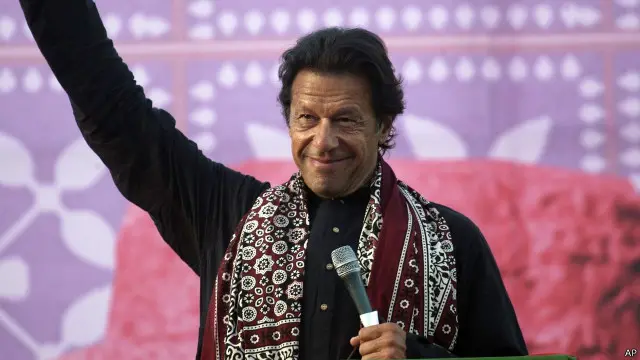 پاکستانی میڈیا پر آج کل بحث کا ایک بڑا موضوع یہ ہے کہ عمران خان کی سیاست میں سنجیدگی ہے یا نہیں