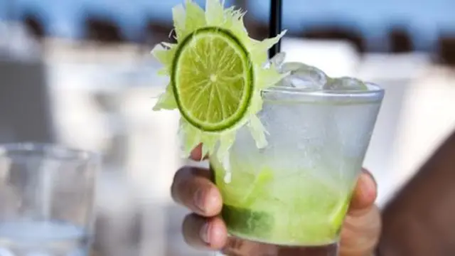 Caipirinha được chưng cất từ nước mía