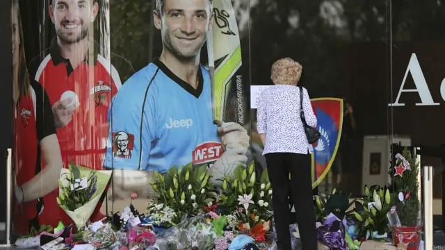 آسٹریلیا میں کرکٹ کے کھیل سے وابستہ افراد کے علاوہ عام لوگ بھی فلپ کو خراجِ عقیدت پیش کرنے کے لیے پہنچے۔