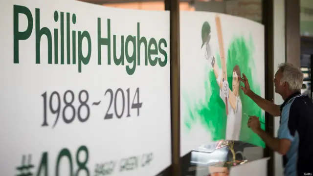 کوئی گلدستے لایا تو کسی نے فلپ کی تصویر بنا کر انھیں یاد کیا۔