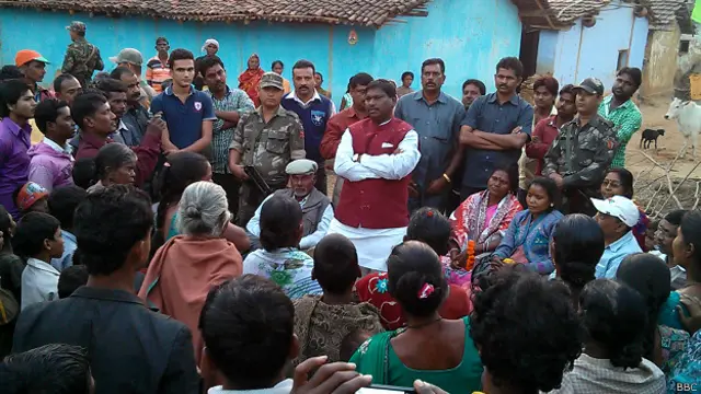 मतदाताओं के बीच अर्जुन मुंडा