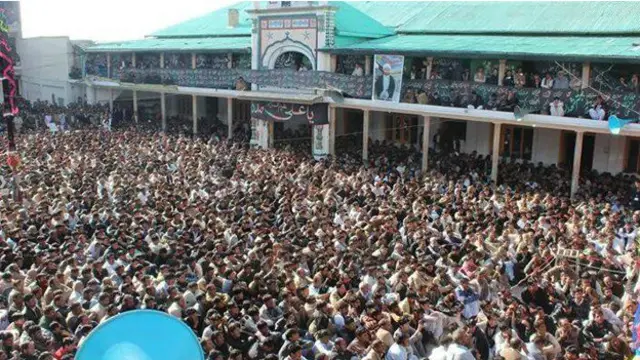 شیعہ فرقے کے افراد بڑی تعداد میں علامہ عرفانی کے جنازے میں موجود تھے