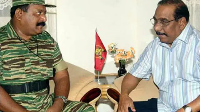 प्रभाकरन अपने विश्वस्त सहयोगी एंटन बालाकुमार के साथ