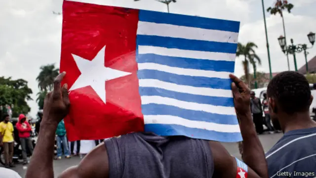 Pada 1969, wilayah Papua Barat menjadi provinsi 26 dari Indonesia melalui jajak pendapat yang legitimasinya dipertanyakan oleh sejumlah pemantau. Sejak saat itu, seruan untuk kemerdekaan Papua Barat terus didengungkan oleh masyarakat Papua yang dipimpin oleh Organisasi Papua Merdeka (OPM). 