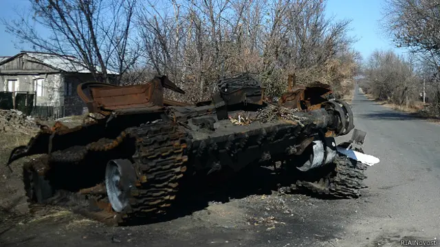 сгоревший танк
