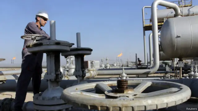 گفته میشود که بازار با مازاد عرضه نفت روبهرو است