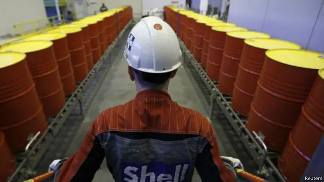 ارزش سهام شرکتهای نفتی از جمله شل رو به کاهش بوده است
