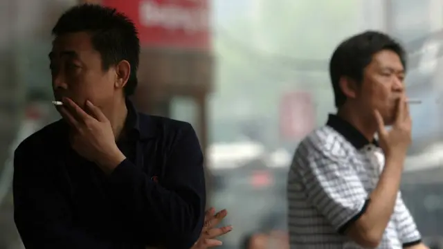 اس سے قبل سنہ 2011 میں عوامی مقامات پر سگریٹ پینے پر پابندی عائد کی گئی تھی