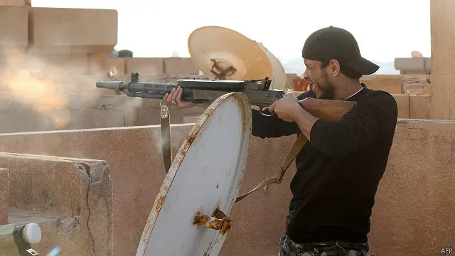 اشتكى حفتر من ضعف تسليح مقاتليه