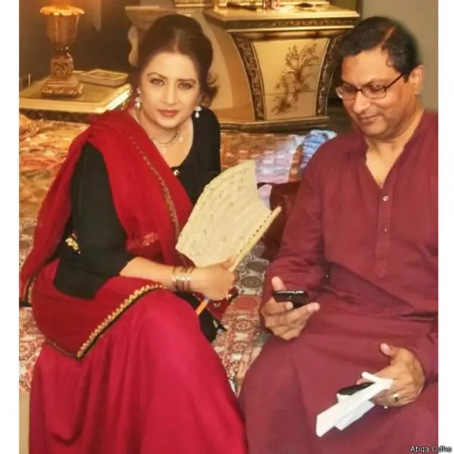 عتیقہ اوڈھو اپنے ساتھی فنکار سجیرالدین کے ساتھ اپنے ایک حالیہ ڈرامے ’بہو بیگم‘ کے سیٹ پر جس کی اب تک 80 سے زیادہ اقساط نشر ہو چکی ہیں