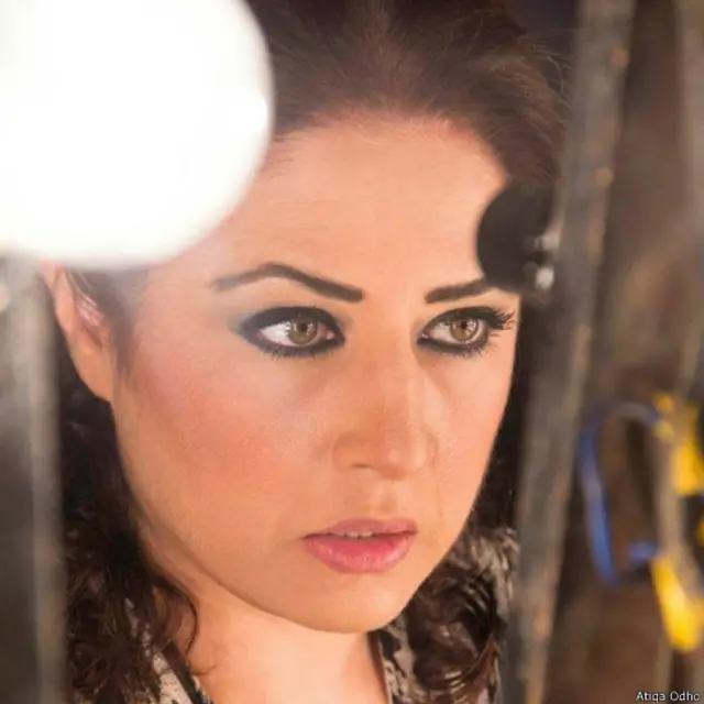 عتیقہ اوڈھو کا کہنا کہ عورتوں کو مردوں کے شانہ بشانہ کام کرنا چاہیے