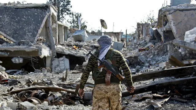 اطلاعات کے مطابق لڑائی میں جیسے ہی تیزے آئی دولتِ اسلامیہ جنگجوؤں کی مدد کے لیے ٹینک بھی لائے آئے گئے