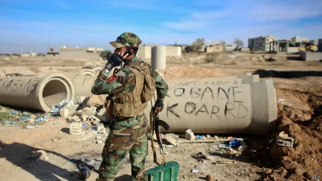 在科巴尼的库尔德战士