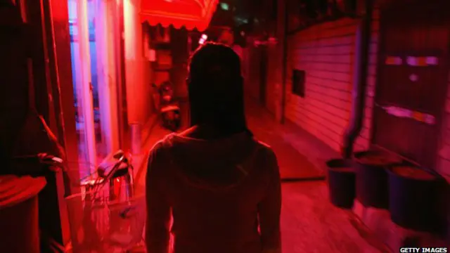 فوجی پڑاؤ کے مقامات پر جسم فروشی کی تاریخ پرانی ہے