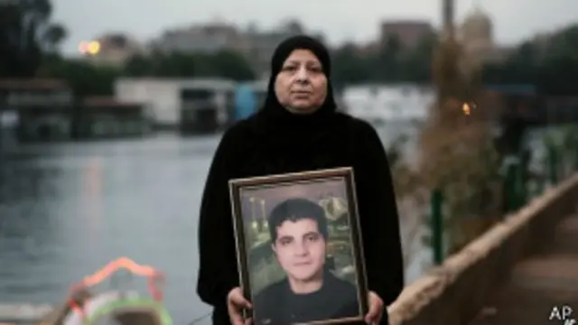 Familiar de víctima de la revuelta de 2011